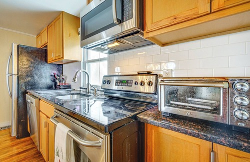 Bennington House | Bennington Gem w/Smart TV Near Historic District!