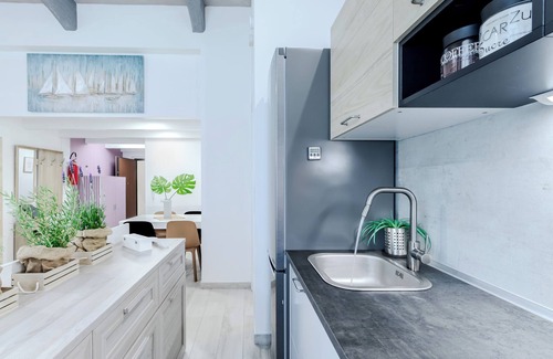 Cagliari Apartment | Benny's rose house. 2 minutes walk to pedestrian area. CIN IT092009C2000Q2584