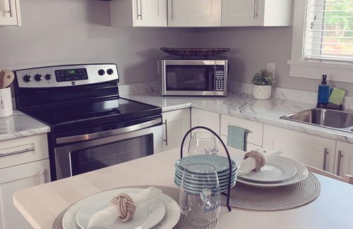 Regional District of Nanaimo Apartment | Benson View Carriage Suite with bright and beachy decor