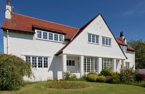 Troon Apartment | BentinckHouse - sleeps 10 guests in 3 bedrooms