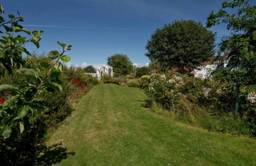 Troon Apartment | BentinckHouse - sleeps 10 guests in 3 bedrooms