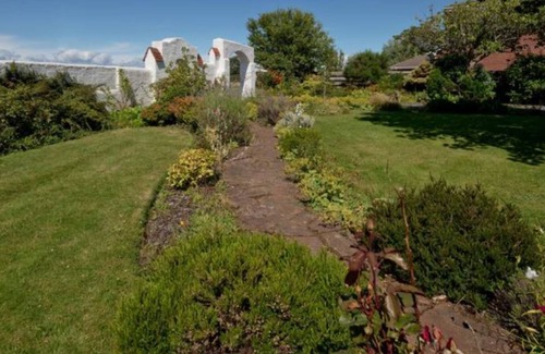 Troon Apartment | BentinckHouse - sleeps 10 guests in 3 bedrooms