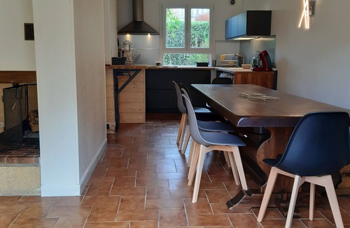 Luz-Saint-Sauveur House | BERAFIA House 15 pers, 5 ch 3 bathrooms large garden in the heart of the village