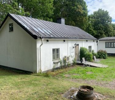 Hallstavik Hotel | Bergby Herrgård