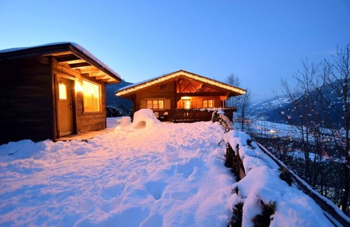 Emberg Ski Chalet | Bergchalet Alpenrose - SKI in/SKI out, Sauna - Kamin- by "wachterhof"