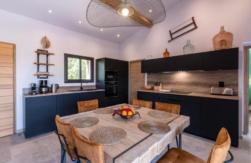 Lecci Villa | Bergerie de luxe vue mer avec piscine chauffée, spa et terrain de pétanque