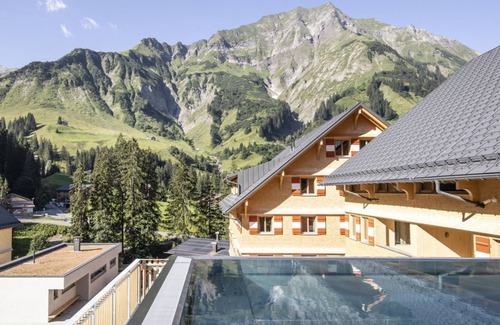 Schroecken Apartment | Bergfreund - Berghaus Schröcken - 4* Basecamp