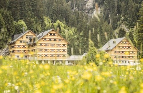 Schroecken Apartment | Bergfreund - Berghaus Schröcken - 4* Basecamp