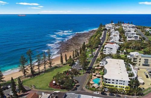 Moffat Beach Apartment | Bergmann 3 bdrm Suite on Moffat Beach