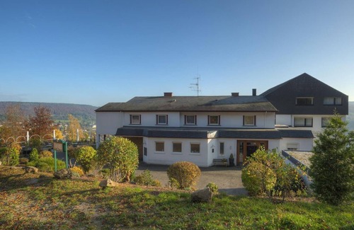 Bollendorf-Pont House | Bergsuite Südseite, Luxury Suite, Whirlpool 2-3 nights - Waldhotel Sonnenberg