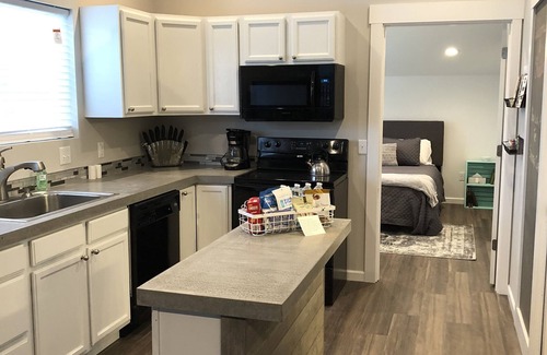 Sheridan Apartment | Bermuda Triangle - 1 Bed/1 Bath Apartment