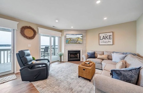 Smith Mountain Lake Condo | Bernard's Landing Docktails and Dreams - Waterfront