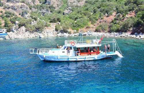 Icmeler Boat Rental | Berrak1 icmeler private yacht