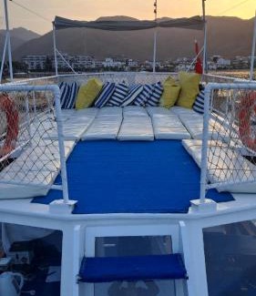 Icmeler Boat Rental | Berrak1 icmeler private yacht