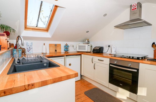 Alford Cottage | BERRY BARN, pet friendly, with a garden in Mablethorpe