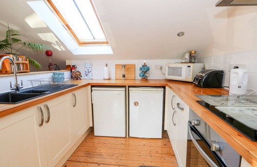 Alford Cottage | BERRY BARN, pet friendly, with a garden in Mablethorpe