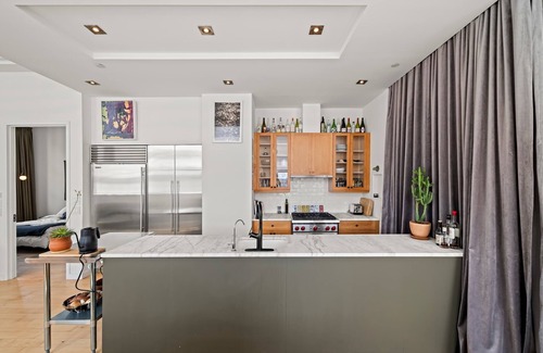 Williamsburg Apartment | Berry Loft VI by Rove Travel | Loft w/Rooftop
