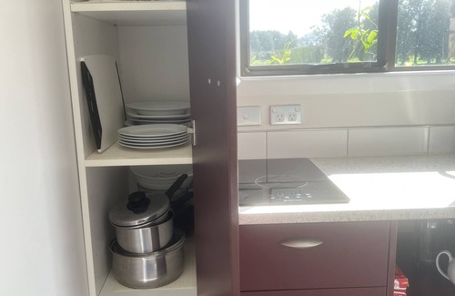 Te Awamutu Cottage | Berry View Cottage NEW - Waitomo Hobbiton Hamilton Gardens