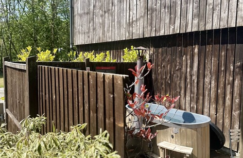 Foolow Cottage | Bertie's Retreat - sleeps 2 guests in 1 bedroom
