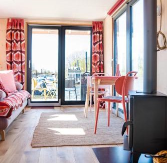 Neuland Boat Rental | Besonderer Urlaub auf Hausboot TYSTNADEN