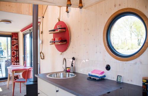 Neuland Boat Rental | Besonderer Urlaub auf Hausboot TYSTNADEN