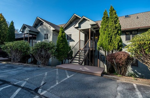 Blowing Rock Condo | Best at Chetola 3BR Condo w/access to Heated Indoor Pool & Fitness Center