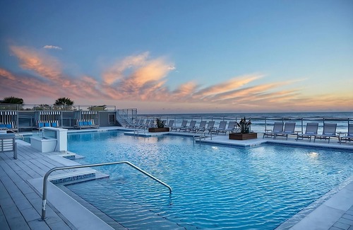 East Daytona Hotel | Best Choice for a Sunny Vacay! Unit w/Ocean View, Outdoor Pool, Pet-friendly!