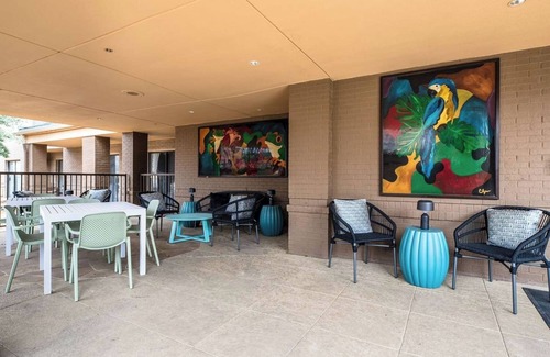 Richardson Hotel | Best for Unwinding! Near Cottonwood Park, Pool, FREE Parking, Pet-Friendly!