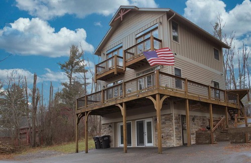 Blakeslee House | Best Kept Secret @ Deep Creek Lake - with a dock