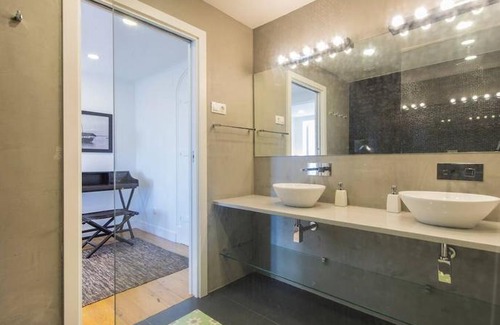 Lisbon Old Town Apartment | Best Lapa View