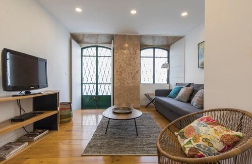 Lisbon Old Town Apartment | Best Lapa View