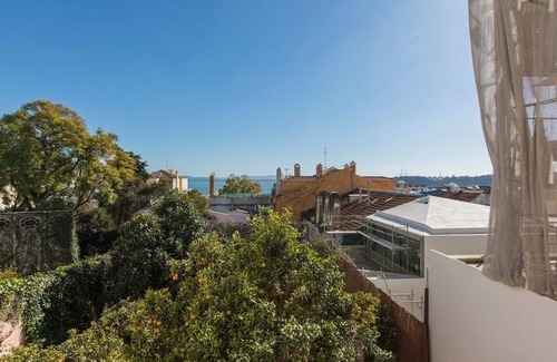 Lisbon Old Town Apartment | Best Lapa View