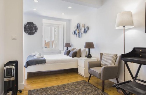 Lisbon Old Town Apartment | Best Lapa View