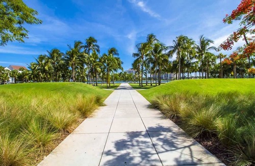 Flamingo/Lummus Condo | Best location by the Beach ! Free WiFi - TV - All amenities