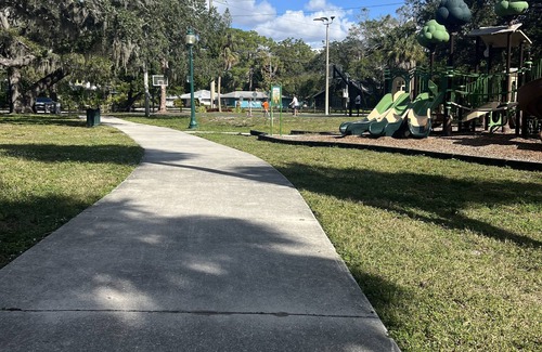 Bayou Oaks Apartment | Best Location! Cozy 1rm/1bath Studio with separate entrance and outdoor space.