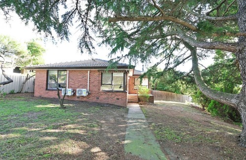 Endeavour Hills House | Best Location Entire House Huge parkland doorstep