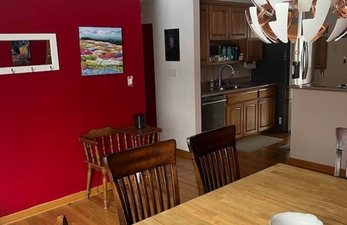 Martin Acres House | Best Location~Fun~2 Living Rooms +Ping Pong/Games