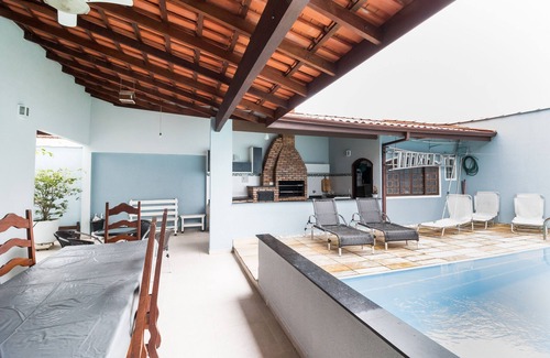 Centro House | Best location in Caraguá with pool - 5 bedrooms - Up to 20 people