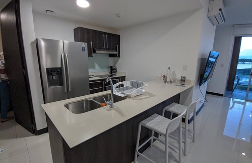Santa Ana Condo | Best Location in Santa Ana - Great Views AC|GYM|Pool