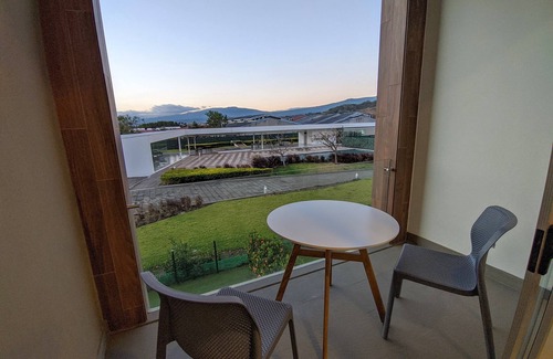 Santa Ana Condo | Best Location in Santa Ana - Great Views AC|GYM|Pool