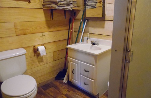 Murfreesboro Cabin | Best Location! The Keeper's Cabin. We are pet friendly!