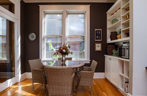 Summit Hill House | Best Location! Walk, Shop & Eat on Summit, Grand & Selby; Sleeps 15!