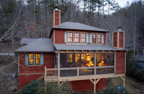 Bear Lake Reserve House | "Best mountain view" Enjoy the lake and mountains at this 5 star resort.