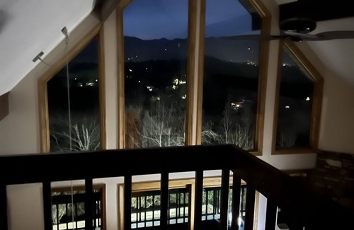 Pisgah Forest House | Best of All Worlds Breathtaking Views Impeccably Clean Winter Rates