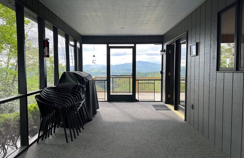 Pisgah Forest House | Best of All Worlds Breathtaking Views Impeccably Clean Winter Rates