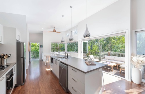 Murrays Beach House | Best of both worlds, Lake and beaches in beautiful Murrays Beach (Pet-Friendly)