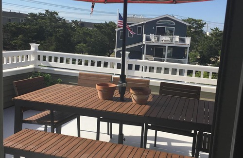 North Beach House | 'Best of Both Worlds' Bayview, Steps to Beach