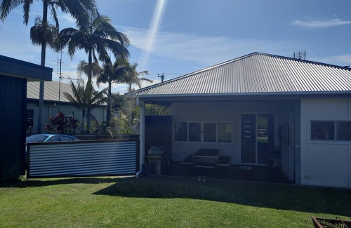 Swansea House | Best of both worlds-beach and lake