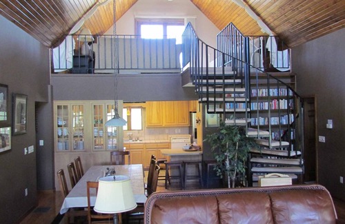 Custer House | Best of Both Worlds - Wilderness ~And~ Comforts