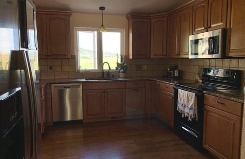 Ken Caryl Ranch North Plains House | Best of CO outdoor adventures! Private room for travel nurses/remote workers